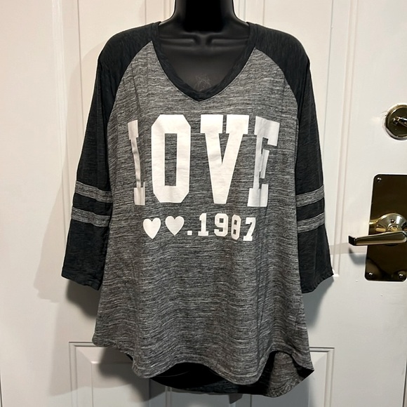 🔖 CLEARANCE🔖REFLEX 🖤 SOFT GRAY/BLACK LONG SLEEVE V-NECK “LOVE” TSHIRT TOP 3X - Picture 5 of 7